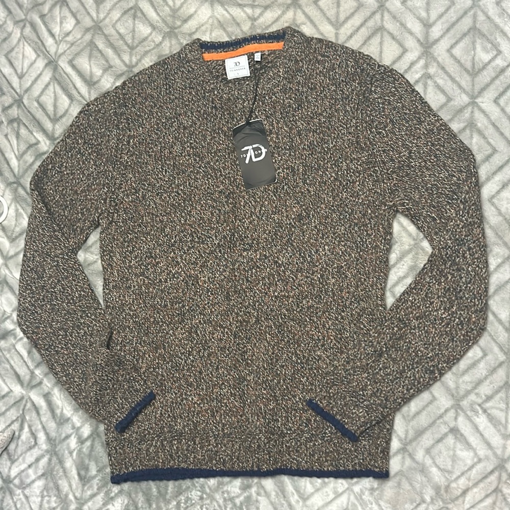 Men’s multicolor sweater in the size large